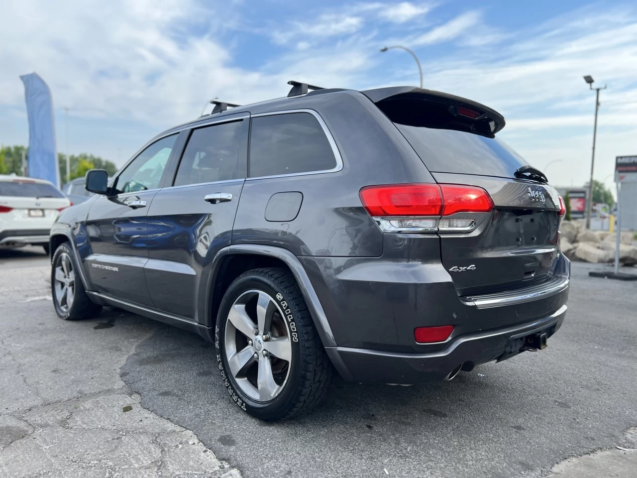 2015 Jeep Grand Cherokee Overland**4X4**TOIT PANO**NAVIGATION**CAMERA DE RECUL**SIEGES CHAUFFANTS ET REFROIDISSEMENT**VOLANT CHAUFFANT**DIFFÉRENTES OPTIONS DE TRANSMISSION**MAGS** Main Image