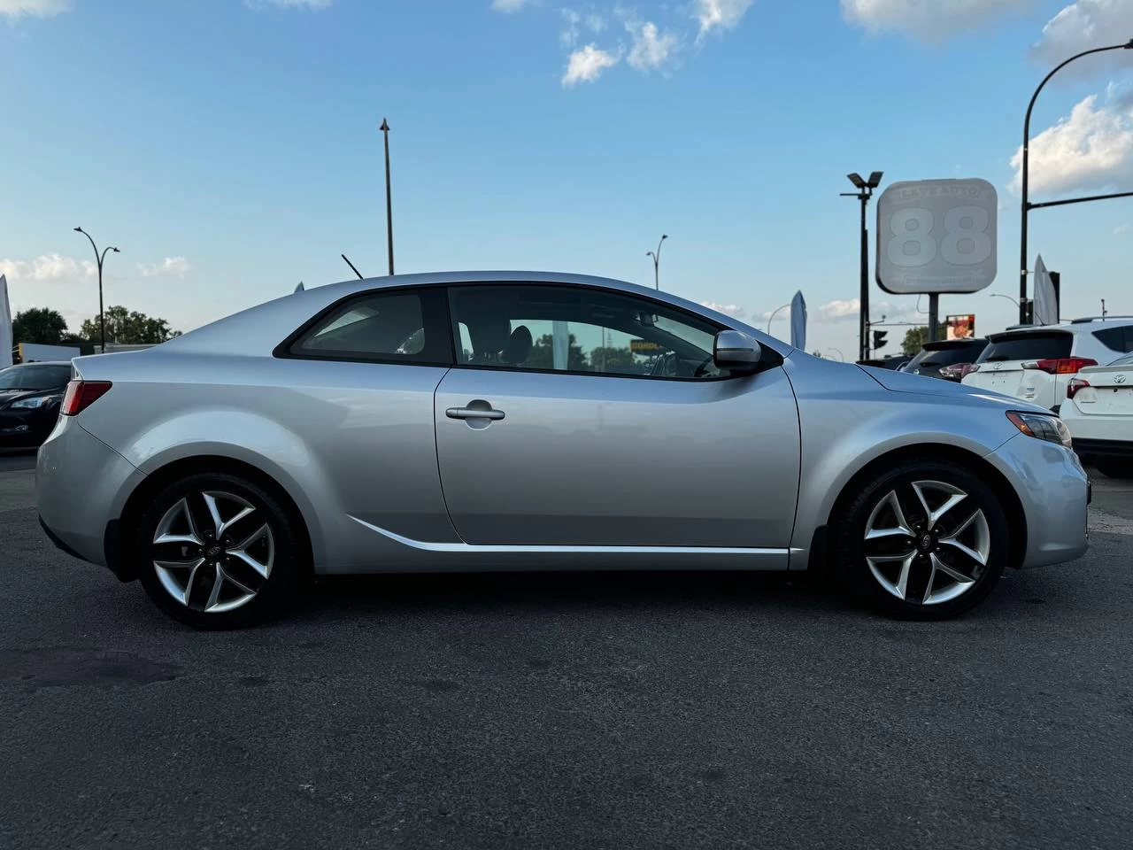 2013 Kia Forte Koup SX**JAMAIS ACCIDENTEE**CERTIFIER PAR LA SAAQ**UN PROPRIETAIRE**SIÈGES CHAUFFANTS** Image principale