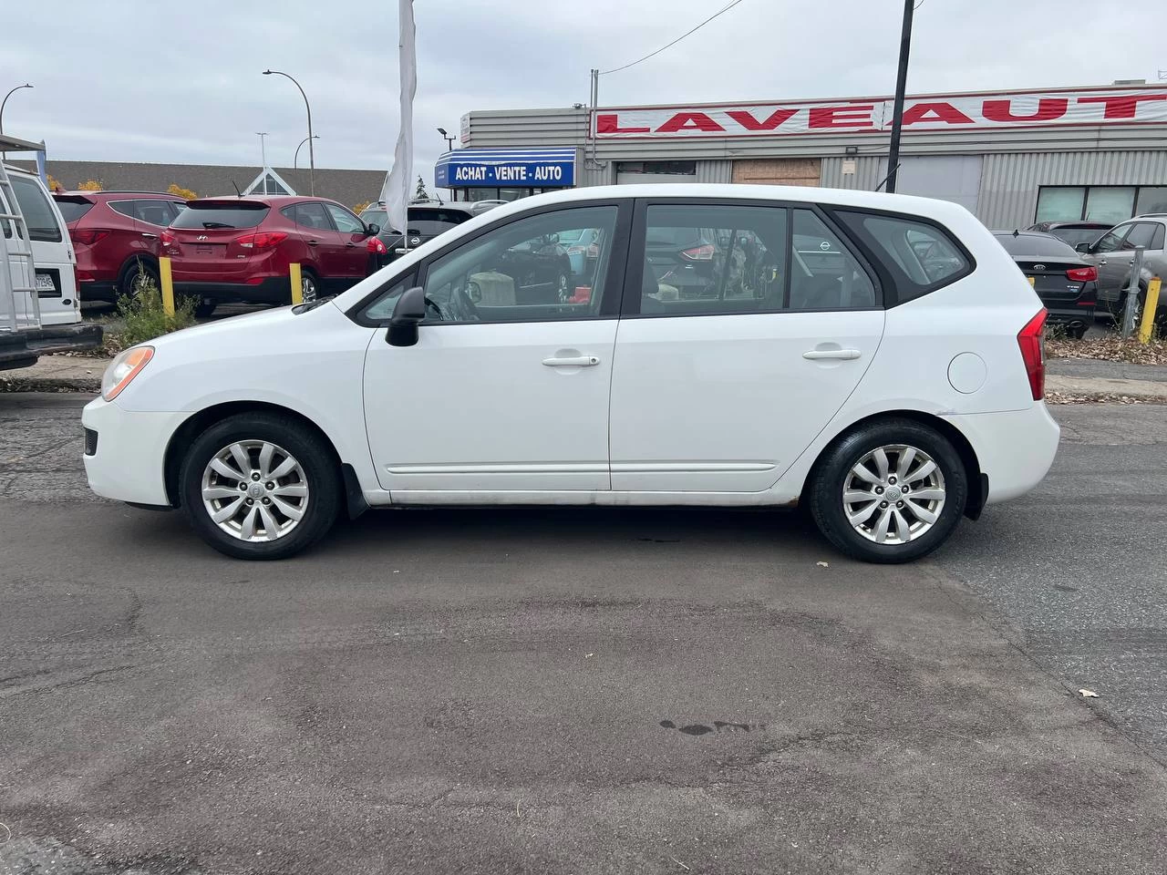 2011 Kia Rondo LX**JAMAIS ACCIDENTEE** Image principale